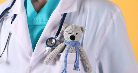 Ponad 60 procent miejsc na oddziałach pediatrycznych w całej Polsce jest zajętych. Pacjenci, którzy chcą skorzystać z porady lekarza rodzinnego, muszą uzbroić się w cierpliwość. Głównym powodem jest wciąż wysoka liczba infekcji.