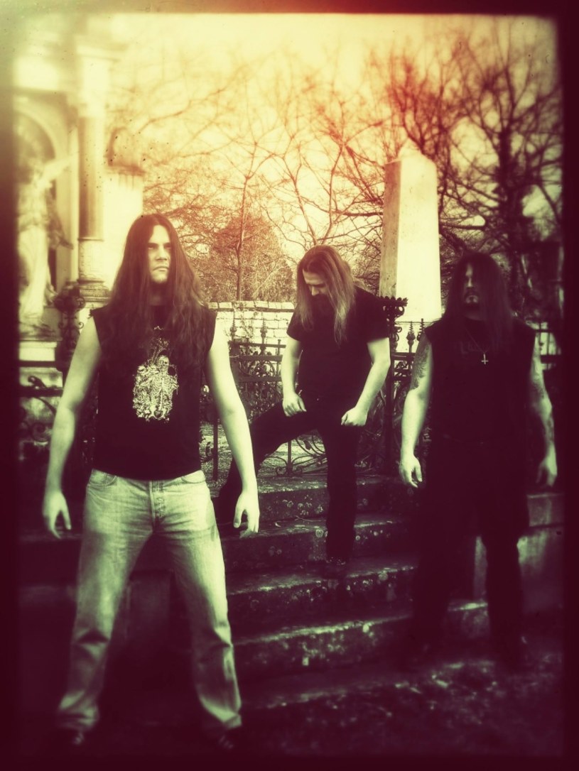 Deathmetalowcy z węgierskiego Coffinborn przygotowali debiutancki longplay, który ujrzy światło dzienne pod koniec lutego.