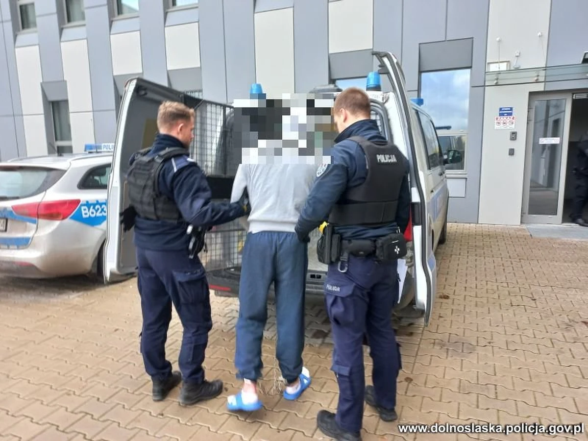 Na trzy miesiące aresztował sąd trzech napastników podejrzanych o ciężkie pobicie mężczyzny w Bolesławcu na Dolnym Śląsku. Poszkodowany trafił do szpitala, gdzie musiał przejść zabieg chirurgiczny. Do zdarzenia doszło w Wigilię. 