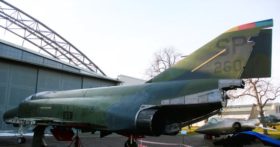 Muzeum Lotnictwa Polskiego w Krakowie pozyskało nowy eksponat -  samolot bojowy typu „Phantom” F-4E II. Przekazano go w ramach depozytu z National Museum of the United States Air Force. Uroczysta prezentacja maszyny na ekspozycji zapowiadana jest na wiosnę. My mamy już zdjęcia. 