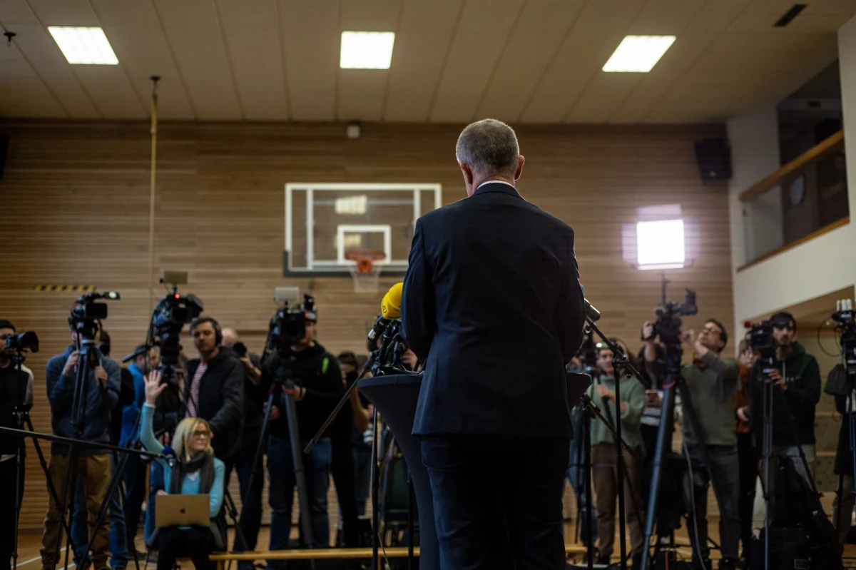 Sąd miejski w Pradze uniewinnił byłego premiera i kandydata na prezydenta Andreja Babisza i jego byłą współpracownicę Janę Nagyovą w sprawie określanej jako "Bocianie gniazdo". Dotyczyła ona dotacji europejskiej na budowę centrum kongresowego w środkowych Czechach. Wyrok nie jest prawomocny. 