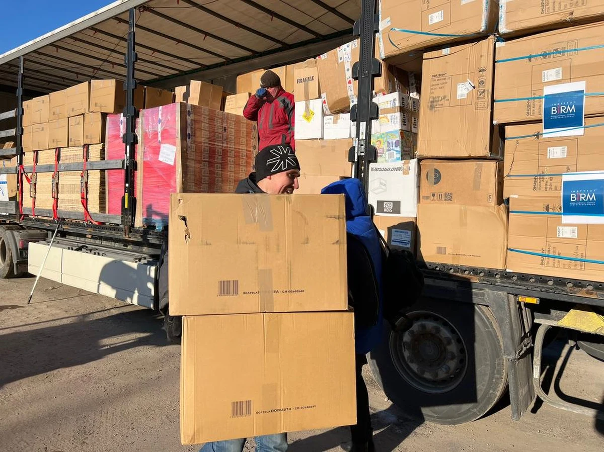 Kolejna partia darów kupionych w ramach akcji "Pomożemy Wam przetrwać zimę" dotarła do najbardziej potrzebujących mieszkańców obwodu charkowskiego w Ukrainie. Śpiwory na ekstremalnie niską temperaturę i specjalną odzież udało się kupić dzięki Waszemu wsparciu zbiórki prowadzonej przez Instytut Bezpieczeństwa i Rozwoju Międzynarodowego oraz RMF FM. Przekazanie darów zbiegło się z prawosławnymi Świętami Bożego Narodzenia. 