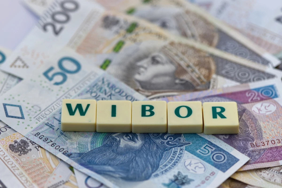 Stawka kredytowa WIBOR idzie mocno w dół: zeszła poniżej siedmiu procent. To bardzo dobra wiadomość dla spłacających kredyty hipoteczne w polskim złotym. 