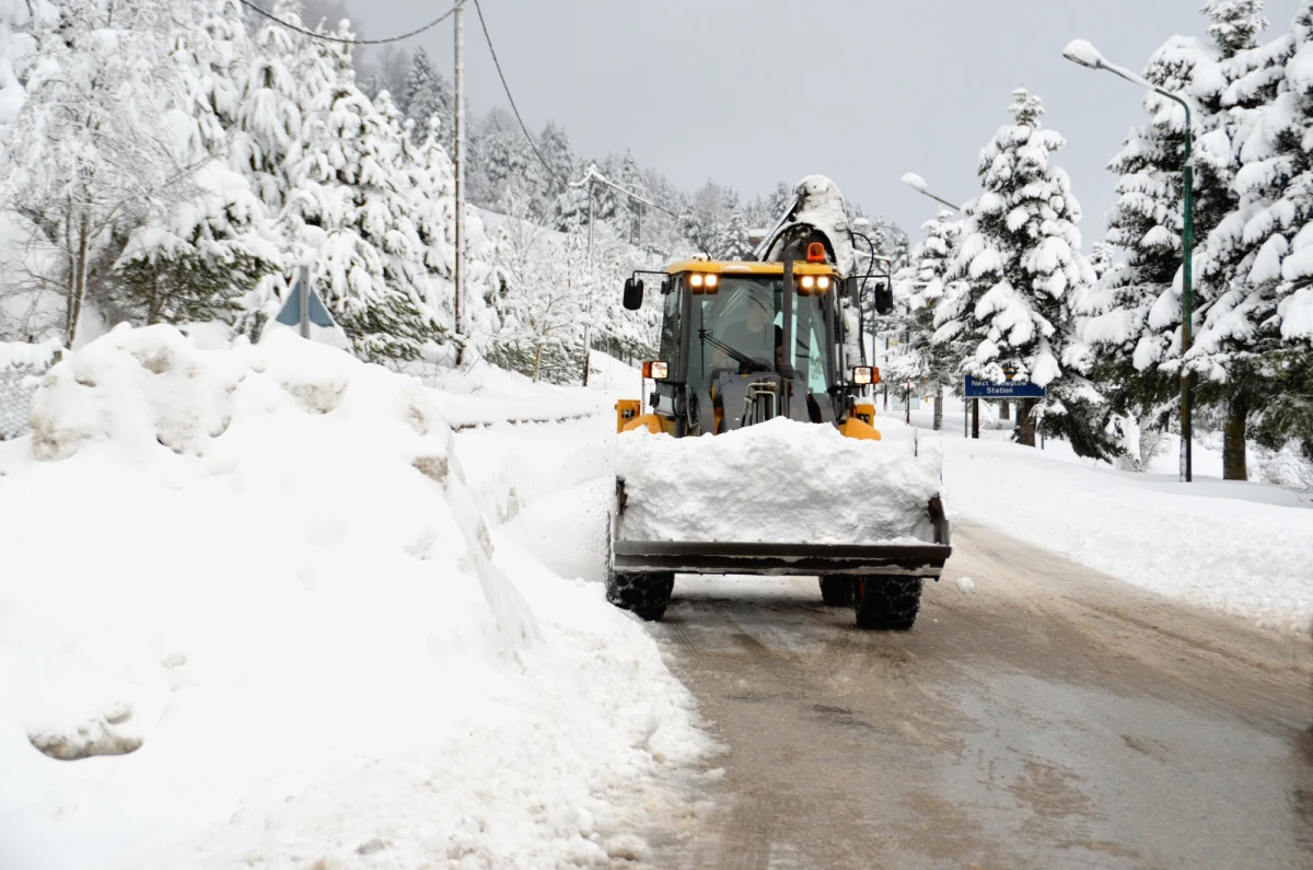 Do Zakopanego wraca zima. Instytut Meteorologii i Gospodarki Wodnej wydał ostrzeżenie pierwszego stopnia przed intensywnymi opadami śniegu w południowej części województwa śląskiego i małopolskiego. Jutro może go spaść od 10 do 15 centymetrów. Najwięcej pod Tatrami.