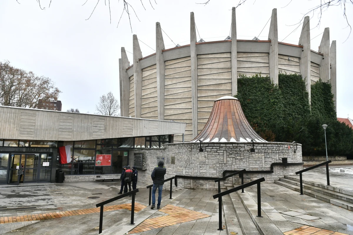 "Otto Piene. Gwiazdy", "Moda stanu wojennego", czy "Szaleństwo rokoka" - to część wystaw, jakie zaprezentuje w 2023 roku Muzeum Narodowe we Wrocławiu. Placówka w tym roku obchodzić będzie jubileusz 75-lecia istnienia.