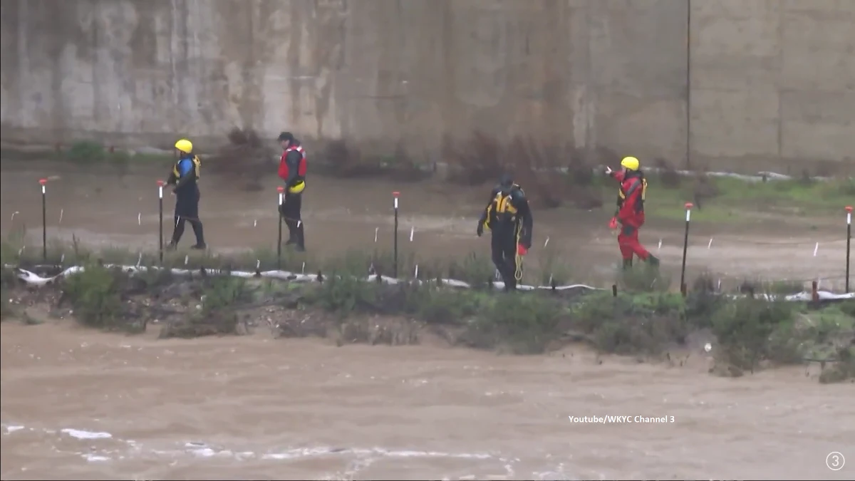 Przez Kalifornię przetacza się kolejna gwałtowna burza. W wyniku nawałnicy zginęły kolejne dwie osoby, ewakuować trzeba było dziesiątki tysięcy ludzi. Do dramatycznej sytuacji doszło w  Paso Robles, gdzie woda porwała z samochodu pięciolatka.