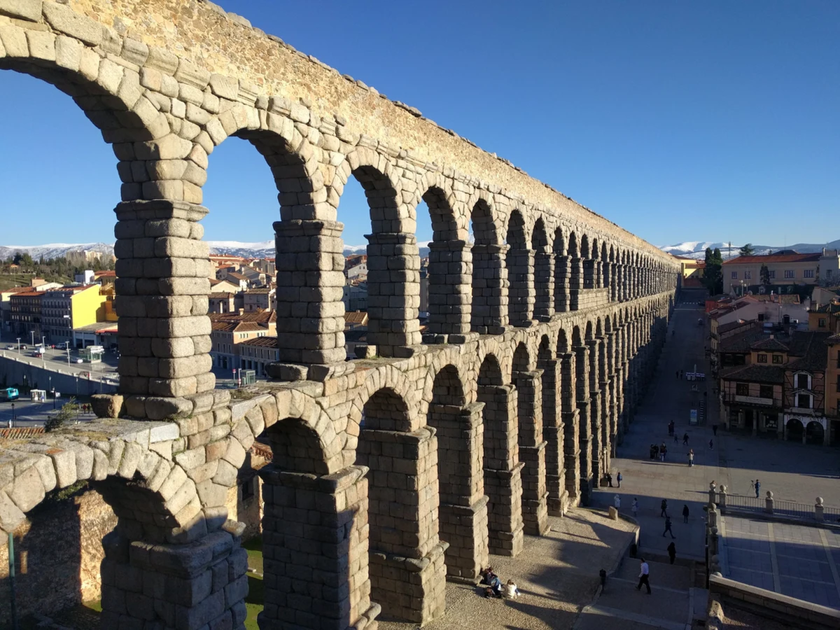 Starożytna technologia może pomoc w opracowaniu betonu, który przetrwa tysiąclecia - informuje pismo "Science Advances". Naukowcy odkryli sposób, w jaki starożytni przygotowywali beton posiadający "zdolność" do samoregeneracji.