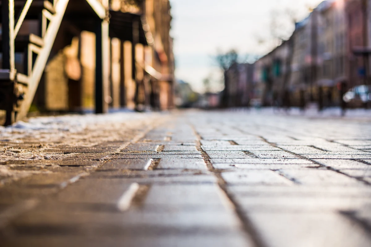 32-letni Arkadiusz D. usłyszał we wtorek zarzut zabójstwa po śmiertelnym dźgnięciu nożem mężczyzny w nocy z soboty na niedzielę w Brodnicy (woj. kujawsko-pomorskie). Podejrzany przyznał się do winy i złożył wyjaśnienia. Ofiarę miał wziąć za złodzieja. Grozi mu dożywocie.