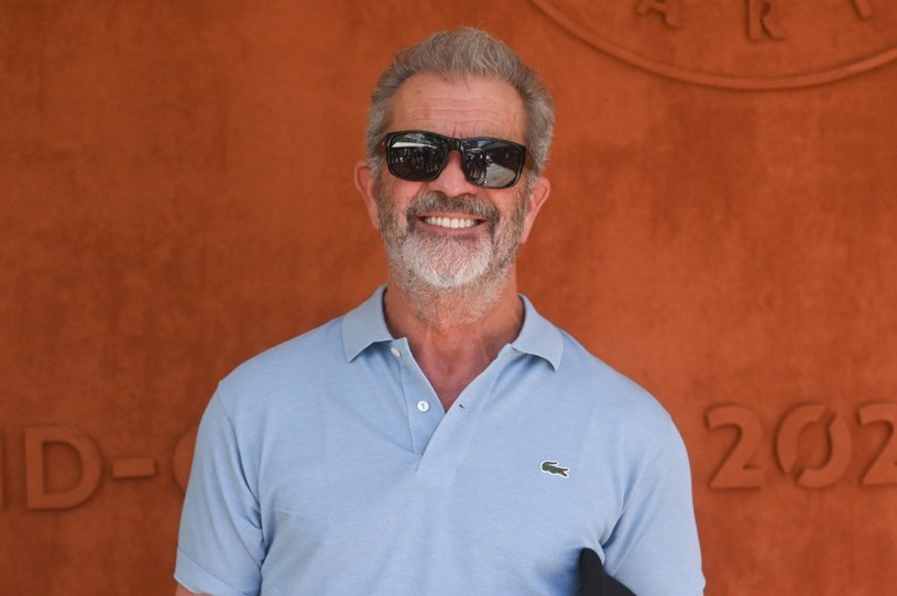 Mel Gibson miał być gospodarzem tegorocznej Mardi Gras - słynnej parady organizowanej na zakończenie karnawału w Nowym Orleanie. Decyzję tę natychmiast potępiły wpływowe organizacje żydowskie, m.in. Liga Antydefamacyjna, które powołały się na dawne antysemickie wypowiedzi aktora. Jakby tego było mało, organizatorzy parady zaczęli dostawać groźby. Ostatecznie wycofano się z pomysłu zatrudnienia artysty, a jako oficjalny powód podano "obawy o bezpieczeństwo uczestników parady".