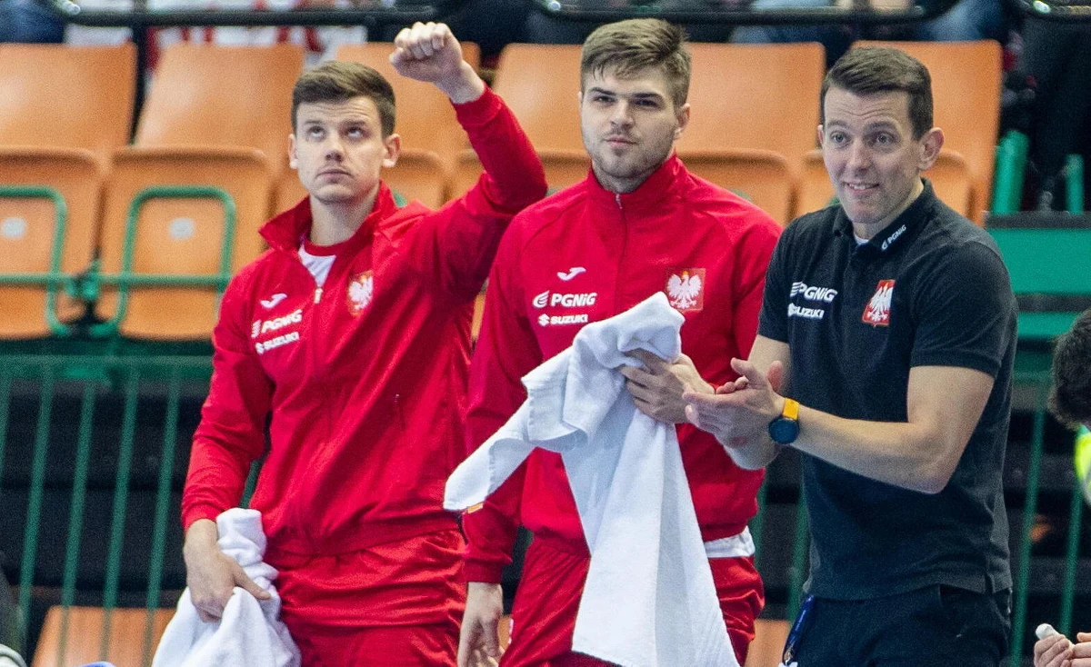 Czas powiedzieć "sprawdzam" reprezentacji Polski piłkarzy ręcznych. Biało-czerwoni rozpoczną dziś walkę w mistrzostwach świata. To impreza docelowa, do której od kilku lat przygotowywali się pod wodzą Patryka Rombla. Ten selekcjoner miał odbudować reprezentację po latach braku sukcesów oraz nieobecności w europejskiej i światowej czołówce. Czy to się udało?