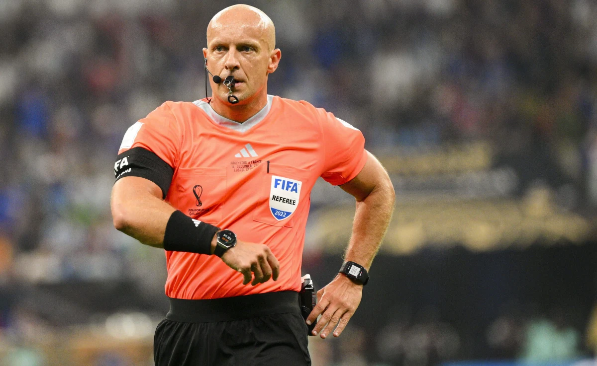 Międzynarodowa Federacja Historyków i Statystyków Futbolu (IFFHS) wyróżniła Szymona Marciniaka. 42-letni Polak został laureatem plebiscytu na najlepszego sędziego 2022 roku.