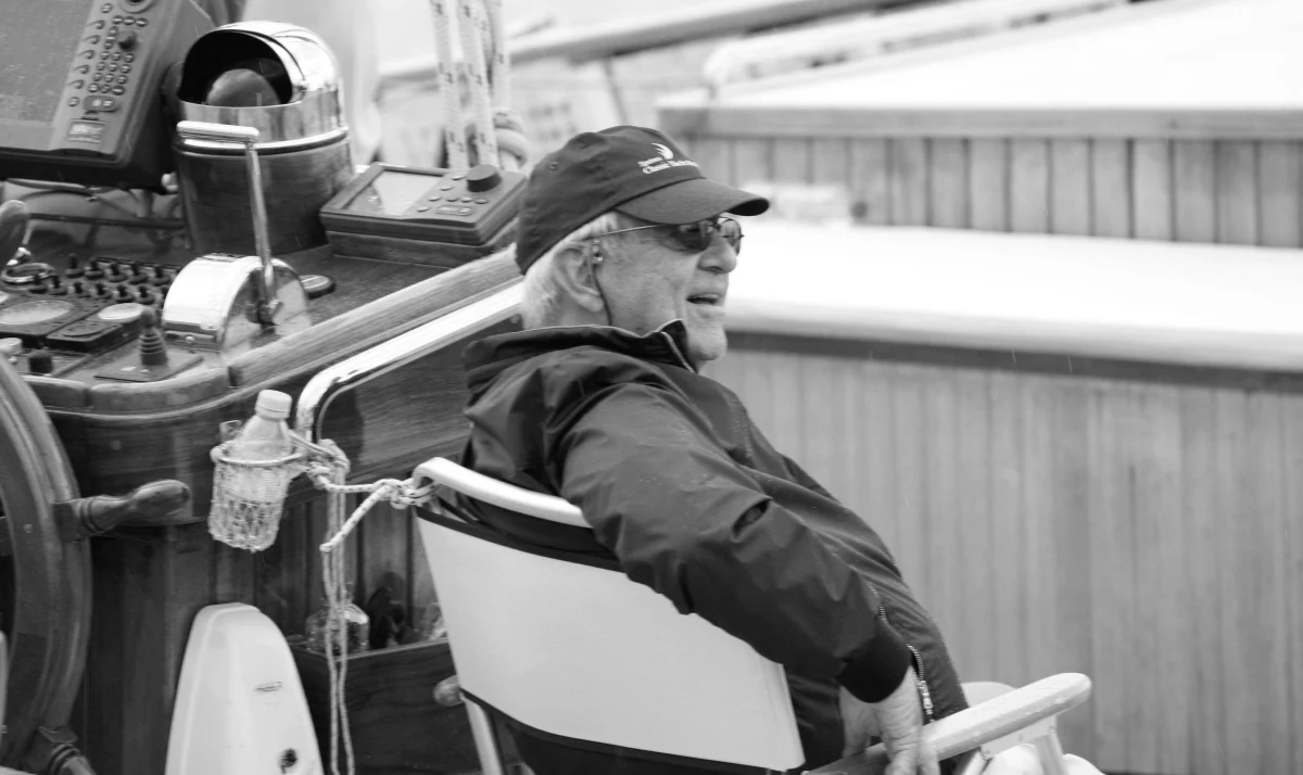 ​Agencja Reutera poinformowała, że w Atenach w wieku 82 lat zmarł były król Grecji Konstantyn II. Według informacji z kręgów rządowych, były król ma zostać pochowany na terenie dawnego letniego pałacu jego rodziny w północnej części greckiej stolicy.