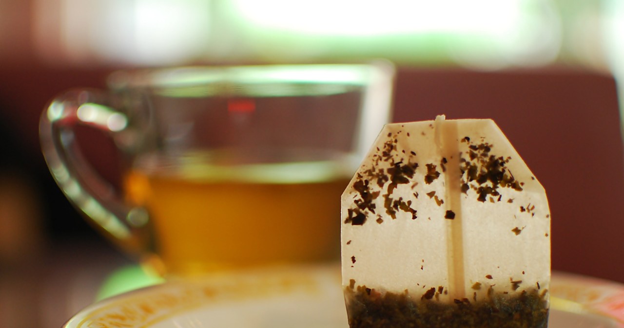 Do którego kosza wrzucasz torebki po herbacie? Większość z nas popełnia błąd