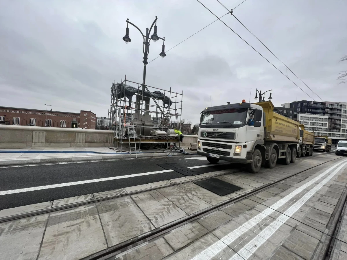 Dobiega końca remont Mostów Pomorskich we Wrocławiu. Przeprowadzono już tak zwane próby obciążeniowe. Podano także termin, kiedy przeprawy zostaną udostępnione pieszym, kierowcom i rowerzystom.