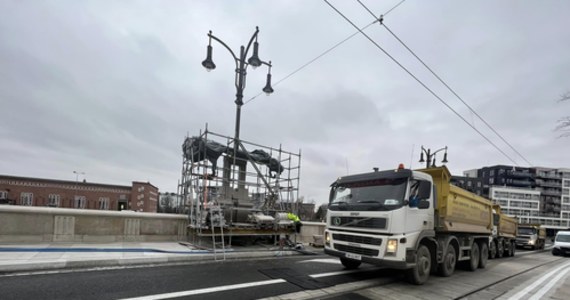Dobiega końca remont Mostów Pomorskich we Wrocławiu. Przeprowadzono już tak zwane próby obciążeniowe. Podano także termin, kiedy przeprawy zostaną udostępnione pieszym, kierowcom i rowerzystom.