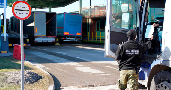 Funkcjonariusze Straży Granicznej z przejścia granicznego w Medyce na Podkarpaciu zatrzymali skradzioną ciężarówkę o wartości 250 tys. zł. Dane pojazdu figurowały w krajowych i międzynarodowych bazach poszukiwawczych.