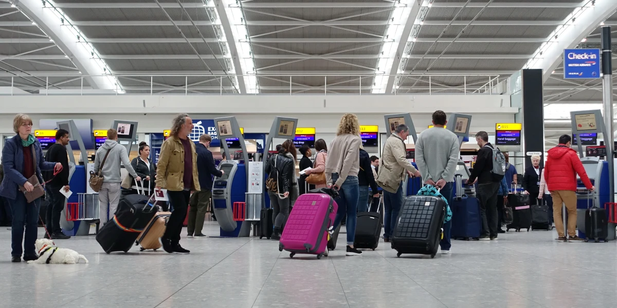Na londyńskim lotnisku Heathrow wykryto 29 grudnia niewielką ilość uranu, którą próbowano przemycić do Wielkiej Brytanii - ujawnił dziś dziennik "The Sun". Uran może być wykorzystywany do budowy tzw. brudnej bomby.