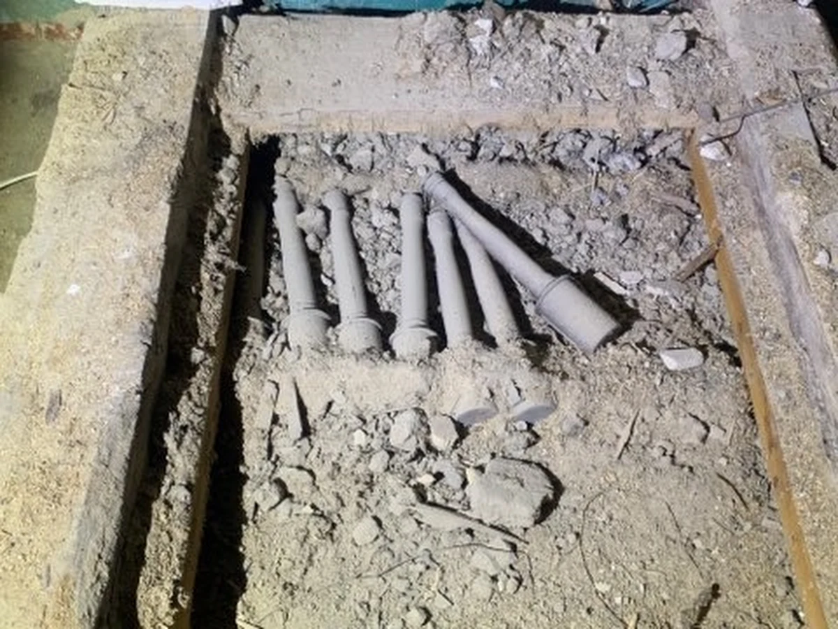 Na ręczne granaty oraz amunicję pochodzącą z okresu II wojny światowej natknął się we własnym domu mieszkaniec gminy Nowa Wieś Lęborska, który prowadził remont poddasza. Mężczyzna powiadomił policję. Niebezpieczne przedmioty zostały zabrane przez wojskowy patrol saperski.
