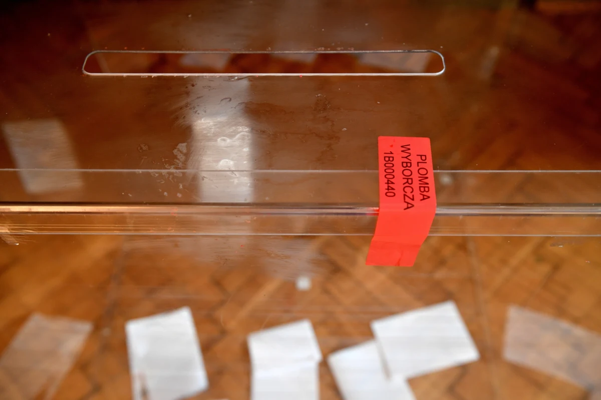 ​Polacy są podzieleni w kwestii tego, czy jesienne wybory parlamentarne mogą zostać sfałszowane - wynika z sondażu United Surveys dla RMF FM i "Dziennika Gazety Prawnej". Niemal tyle samo osób uważa, że może dojść do oszustw, jak i że do nich nie dojdzie.