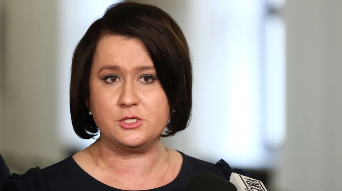 Sejm odwołał posłankę Solidarnej Polski Annę Marię Siarkowską z komisji administracji i spraw wewnętrznych oraz z komisji obrony narodowej. Według posłanki to represja wobec niej za to, że głosowała na posiedzeniu komisji AiSW przeciwko projektowi ws. komisji badającej wpływy rosyjskie. 