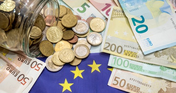 Dziewięć krajów Unii Europejskiej nie złożyło jeszcze pierwszego wniosku o wypłatę środków z KPO, ponieważ nie wypełniło kamieni milowych. Te dane przekazała dziennikarce RMF FM rzeczniczka Komisji Europejskiej. Jednym z tych krajów jest Polska. 