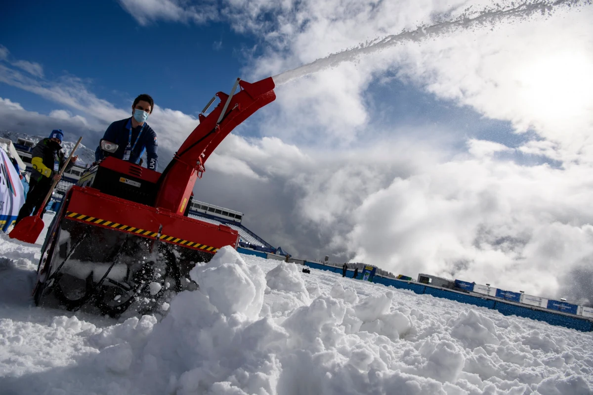 Z powodu braku śniegu zakopiańska impreza World Snow Day zostaje przeniesiona do parku miejskiego - podaje portal 24tp.pl.