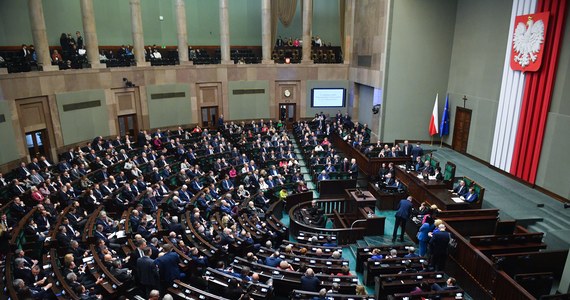 Sejm nie zgodził się na odrzucenie w pierwszym czytaniu projektu nowelizacji ustawy o Sądzie Najwyższym i zdecydował o kontynuowaniu prac nad tymi przepisami. Projekt trafił do sejmowej komisji sprawiedliwości i praw człowieka.