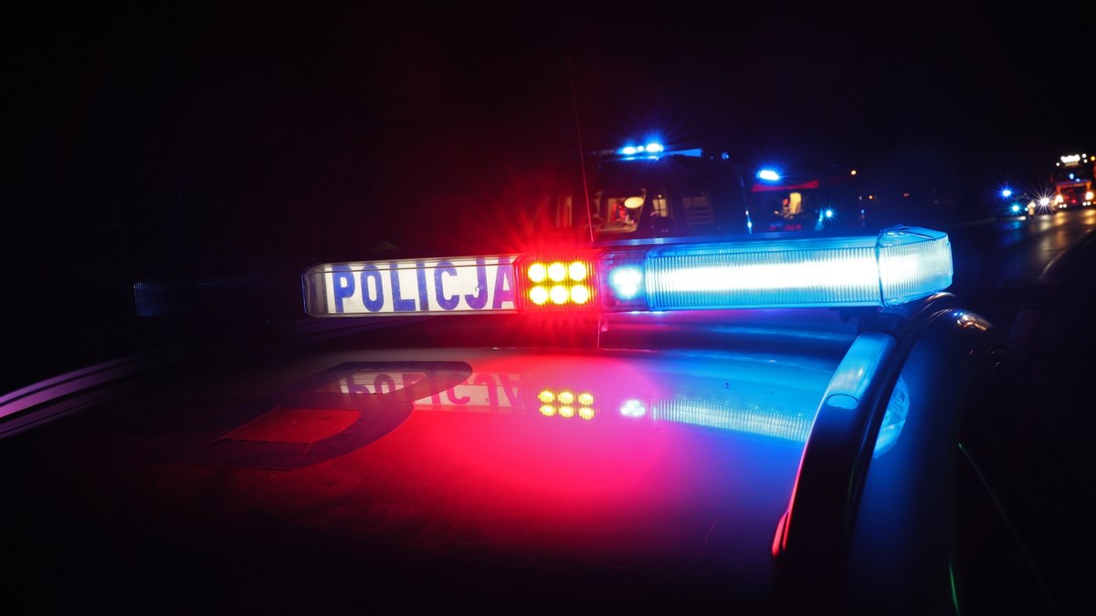 ​W sortowni śmieci przy ul. Zarzecze na Żeraniu doszło do tragicznego wypadku. 25-letni pracownik został wciągnięty przez maszynę do rozdrabniania odpadów. Zginął na miejscu.