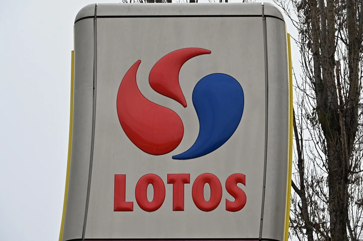 ​Ponad milion dolarów wydała Grupa Lotos S.A. na swój projekt samochodu elektrycznego, który zakończył się fiaskiem - dowiedzieli się reporterzy RMF FM. Z naszych ustaleń wynika, że postępowanie zapoczątkowane jesienią 2016 roku przez ówczesnego wiceprezesa koncernu Marcina Jastrzębskiego, które miało wyłonić wykonawcę projektu samochodu osobowego z napędem elektrycznym, budzi wiele wątpliwości. Miał to być projekt alternatywny wobec szykowanego przez inne państwowe spółki, pod patronatem rządu, samochodu Izera.