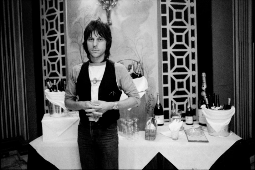 W wieku 78 lat zmarł w Nowym Jorku Jeff Beck, brytyjski muzyk, uznawany za wirtuoza gitary. "Zmarł we wtorek po nagłym zachorowaniu na bakteryjne zapalenie opon mózgowych" - napisała w środę jego rodzina w komunikacie.