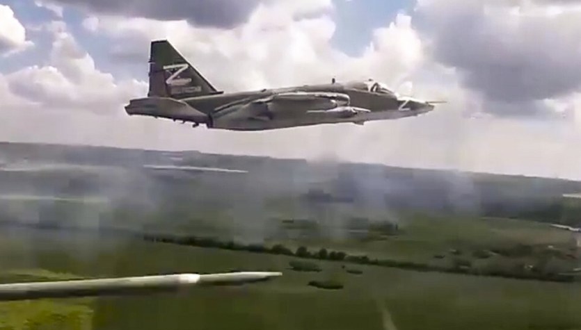 La guerra en Ucrania.  Su-25 ruso destruido por aviones