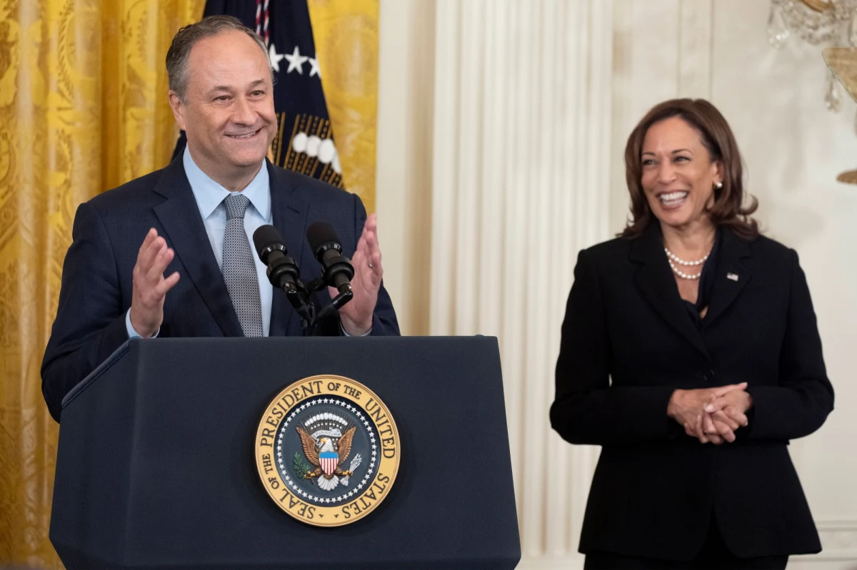 Douglas Emhoff, mąż wiceprezydent USA Kamali Harris, czyli Drugi Dżentelmen odwiedzi pod koniec stycznia Kraków - dowiedział się dziennikarz RMF FM. 