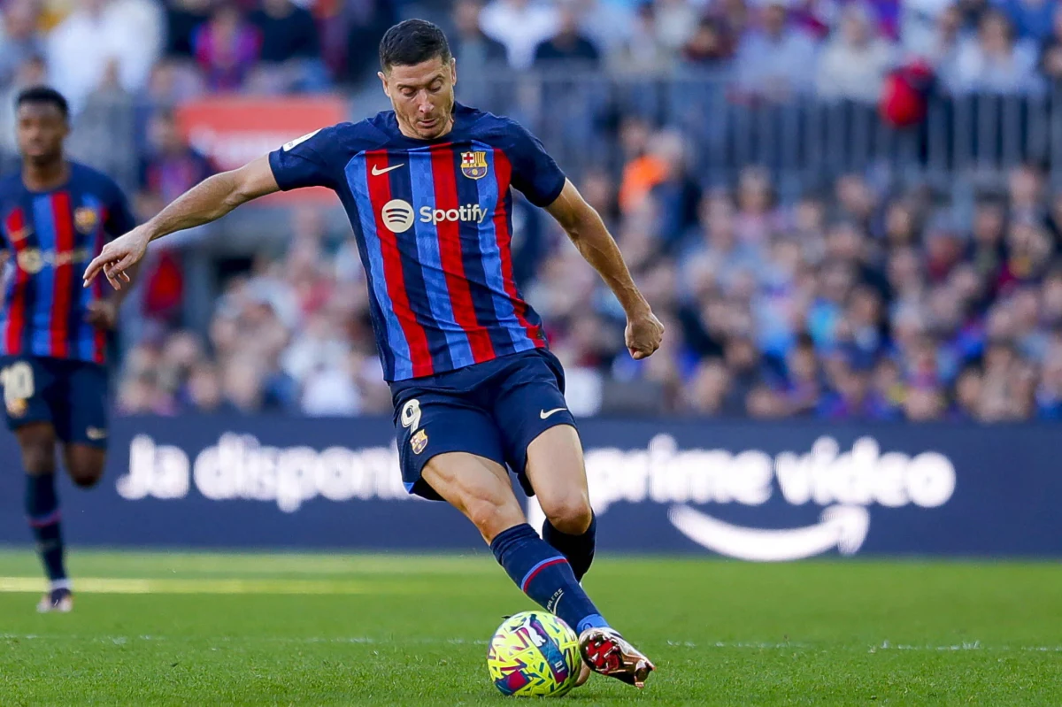 Robert Lewandowski znalazł się na liście 14 zawodników nominowanych w plebiscycie FIFA na najlepszego piłkarza 2022 roku. Reprezentant Polski wygrał dwie poprzednie edycje. W kategorii na najładniejszego gola nominowany jest m.in. przedstawiciel amp futbolu Marcin Oleksy.