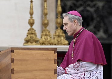 Krytykujący papieża abp Gaenswein musi opuścić rezydencję w Watykanie