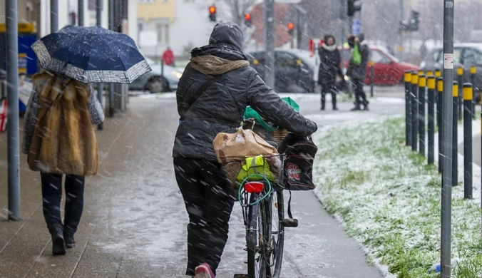 Pogoda: W piątek duże zachmurzenie i opady deszczu. Gdzie śnieg?