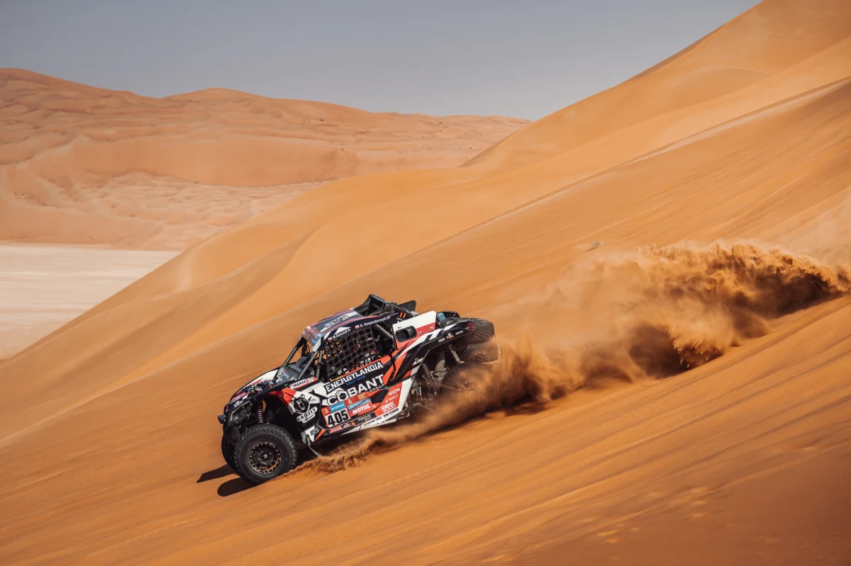 Michał Goczał i Szymon Gospodarczyk wygrali 12. etap Rajdu Dakar 2023. Marek Goczał z Maciejem Martonem zajęli dziś 3. miejsce. Zawodnicy mają za sobą drugą część etapu maratońskiego i powracają na biwak w Shaybah.