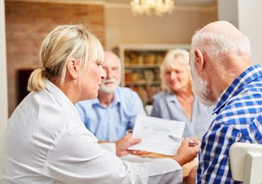 Jak zdrowo żyć? Wykłady dla seniorów w Dworku Białoprądnickim 