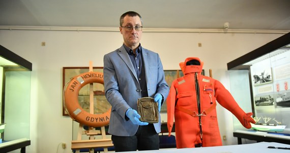 Narodowe Muzeum Morskie w Gdańsku zaprezentowało przedmioty, które otrzymało od drugiego elektryka Grzegorza Sudwoja, ocalałego z katastrofy promu "Jan Heweliusz". Jest wśród nich m.in. jego kombinezon ratunkowy. 