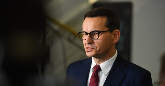 Nowelizacja ustawy o SN to trudny kompromis, ale przede wszystkim trzeba zakończyć spór z KE, prawdziwy wróg jest na Wschodzie - powiedział premier Mateusz Morawiecki. Dziękował też Zbigniewowi Ziobrze za "konstruktywne rozmowy" i za to, że "Zjednoczona Prawica jest cały czas zjednoczona". Sejm uchwalił dziś nowelizację ustawy o Sądzie Najwyższym. Za projektem zagłosowali niemal wszyscy posłowie PiS, przeciwko była Solidarna Polska, Konfederacja i Polska 2050.