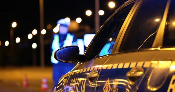 ​Zmarł 54-letni kierowca samochodu ciężarowego, który zasłabł i uderzył w ogrodzenie posesji przy drodze w Stoczku Łukowskim (woj. lubelskie) - poinformowała w piątek policja. Na miejscu zdarzenia występują utrudnienia w ruchu.