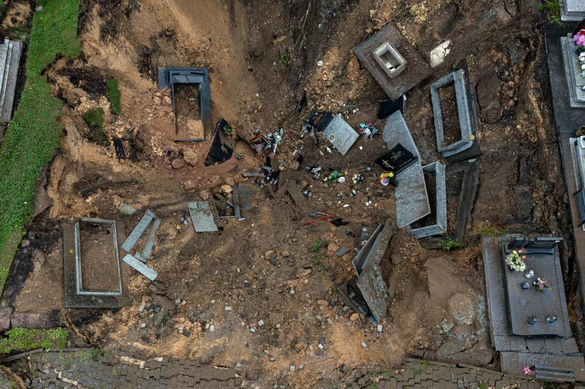 ​W piątek po południu zakończyły się ostatnie negocjacje Spółki Restrukturyzacji Kopalń z wykonawcami prac, którzy będą zabezpieczać grunty w Trzebini. "To daje możliwość podjęcia czynności i niezwłocznego przystąpienia do robót" - przekazała SRK.