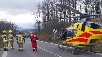 Zderzenie samochodu osobowego ze śmieciarką. Nie żyją trzy osoby