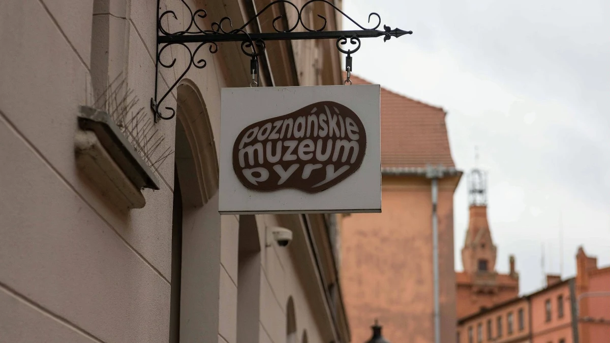 Poznańscy urzędnicy przygotowali poradnik dla małych i średnich przedsiębiorców, który pomoże im zaprojektować szyldy reklamowe. Zasady opisują, jak przygotować szyld, który nie będzie kłócił się z zasadami i zapisami przygotowywanej właśnie uchwały krajobrazowej.