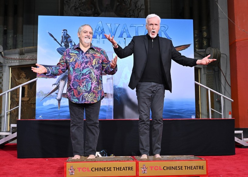 Przed Chinese Theatre w Los Angeles odcisnęli w cemencie swoje dłonie i stopy twórcy "Avatara", James Cameron oraz współpracujący z nim od 30 lat producent, Jon Landau. 