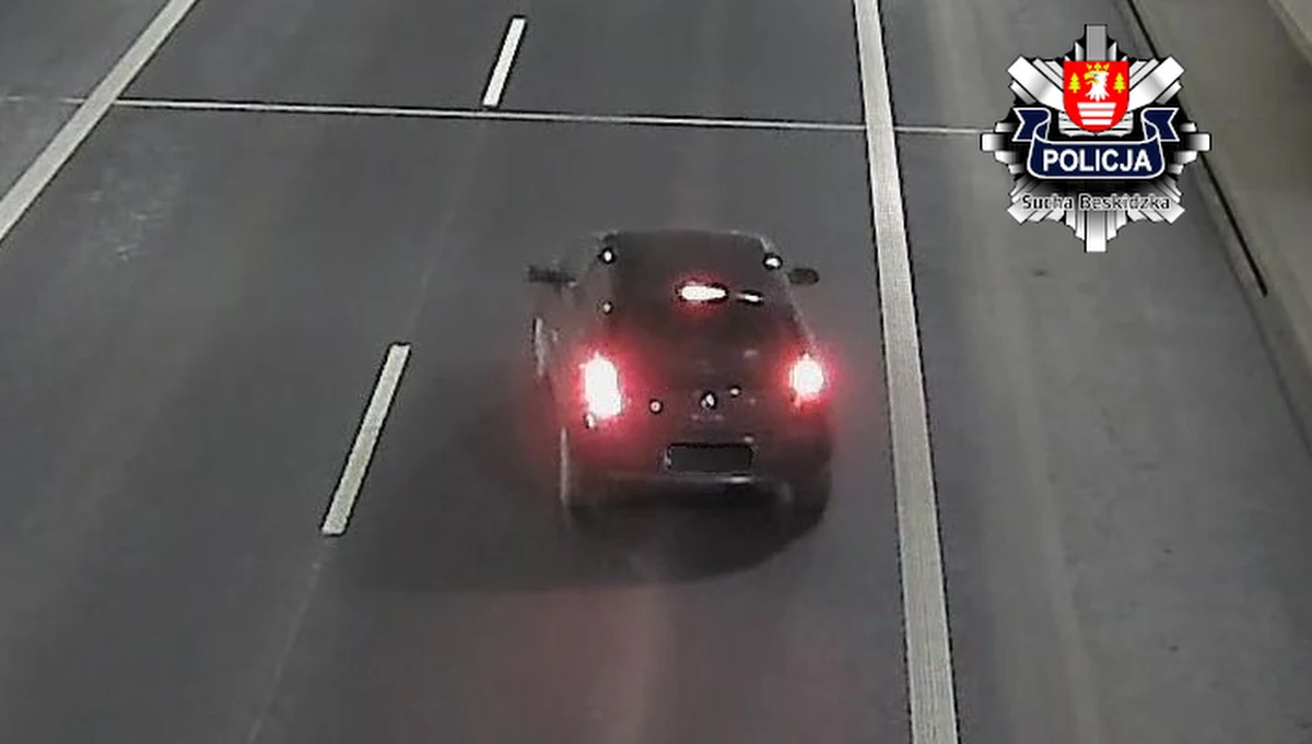 Policjanci z Komisariatu Policji w Jordanowie ustalili kierowcę narażającego siebie i innych uczestników ruchu na duże niebezpieczeństwo. Sprawcą nieodpowiedzialnego zachowania, okazał się 35-letni mieszkaniec powiatu suskiego, który poruszał się renault. Usłyszał już zarzuty. Zostało mu również zatrzymane prawo jazdy.