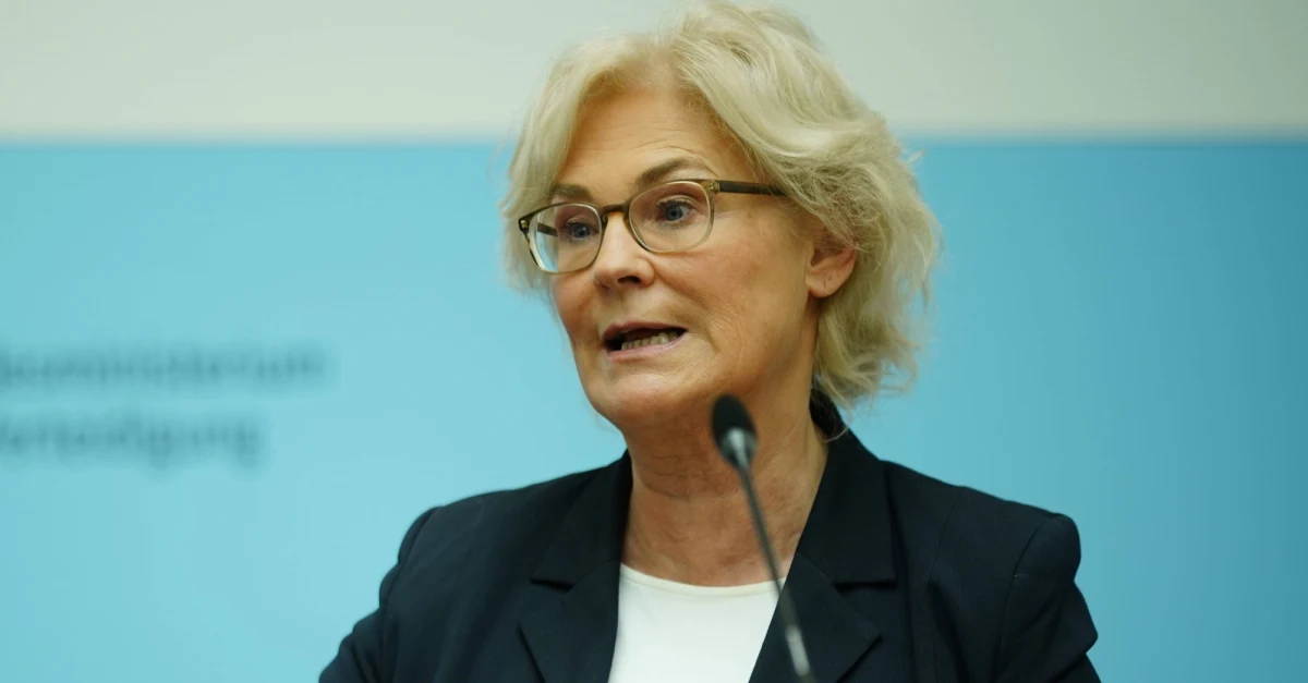 ​Niemiecka minister obrony Christine Lambrecht planuje podać się do dymisji - informuje gazeta "Bild", powołując się na kilka źródeł. Dziennikarze podkreślają, że rezygnacja Lambrecht to jej osobista decyzja.