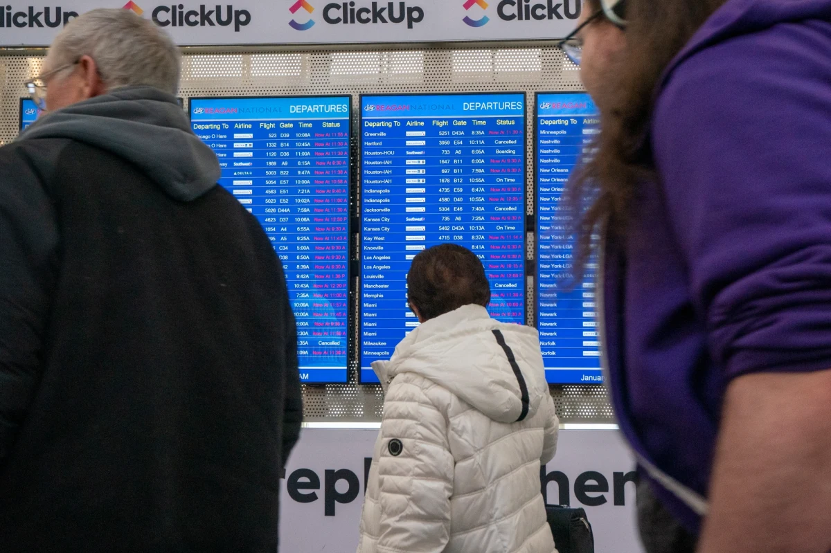 Ponad 120 deputowanych do Izby Reprezentantów Kongresu USA zażądało w piątek od Federalnej Administracji Lotnictwa (FAA) wyjaśnień w sprawie niedawnej awarii systemu komputerowego tej agencji, która spowodowała chaos w komunikacji lotniczej w całym kraju.