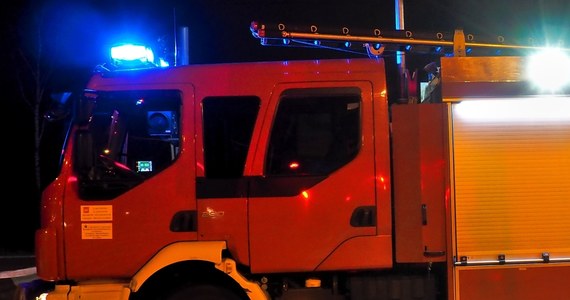 Strażacy walczą z pożarem opuszczonego magazynu przy ulicy Sanguszków w Tarnowie. Trwa dogaszanie.