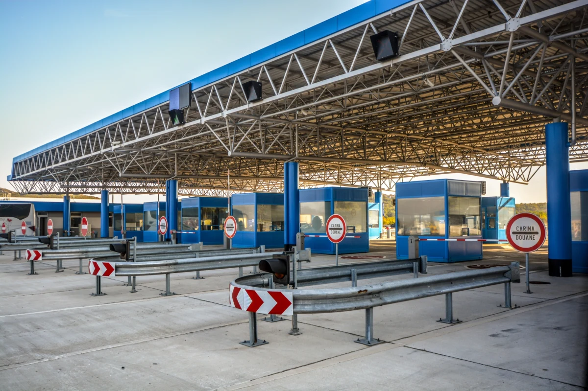 ​Budowa drogowego przejścia granicznego z Ukrainą w Malhowicach na Podkarpaciu ma się zakończyć jeszcze w tym roku, a nie, jak pierwotnie planowano, w 2025 r. - poinformował w sobotę rzecznik prasowy wojewody podkarpackiego Michał Mielniczuk.