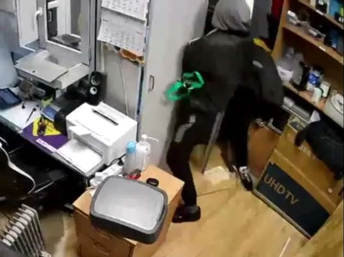 ​Dwóch mężczyzn podejrzanych o rozbój w jednym z lombardów na wrocławskim Brochowie zostało zatrzymanych przez policję.